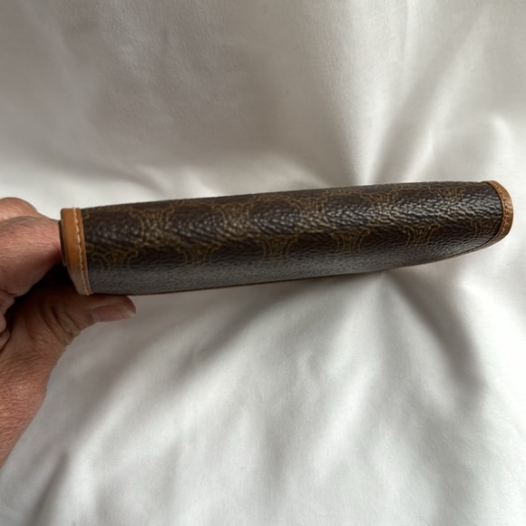 CELINE Vintage Compact Leather KISS -Lock 4”x3 1/2” - Picture 10 of 11